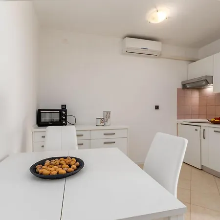 Adelia 2 Apartment