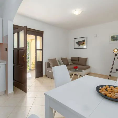 Adelia 2 Apartment