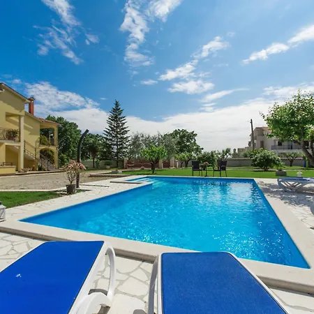 Apartment Adelia 2 *